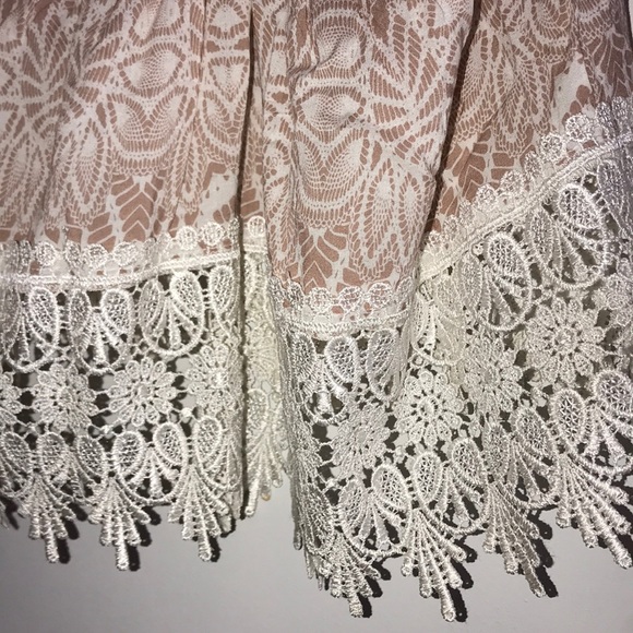 LF backless crop top with lace detail - Picture 6 of 6